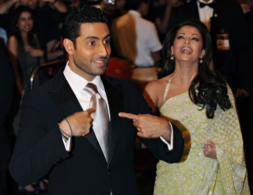 Abhishek Bachchan and Aishwarya Rai Bachchan on the green carpet. (Photo: AFP)
