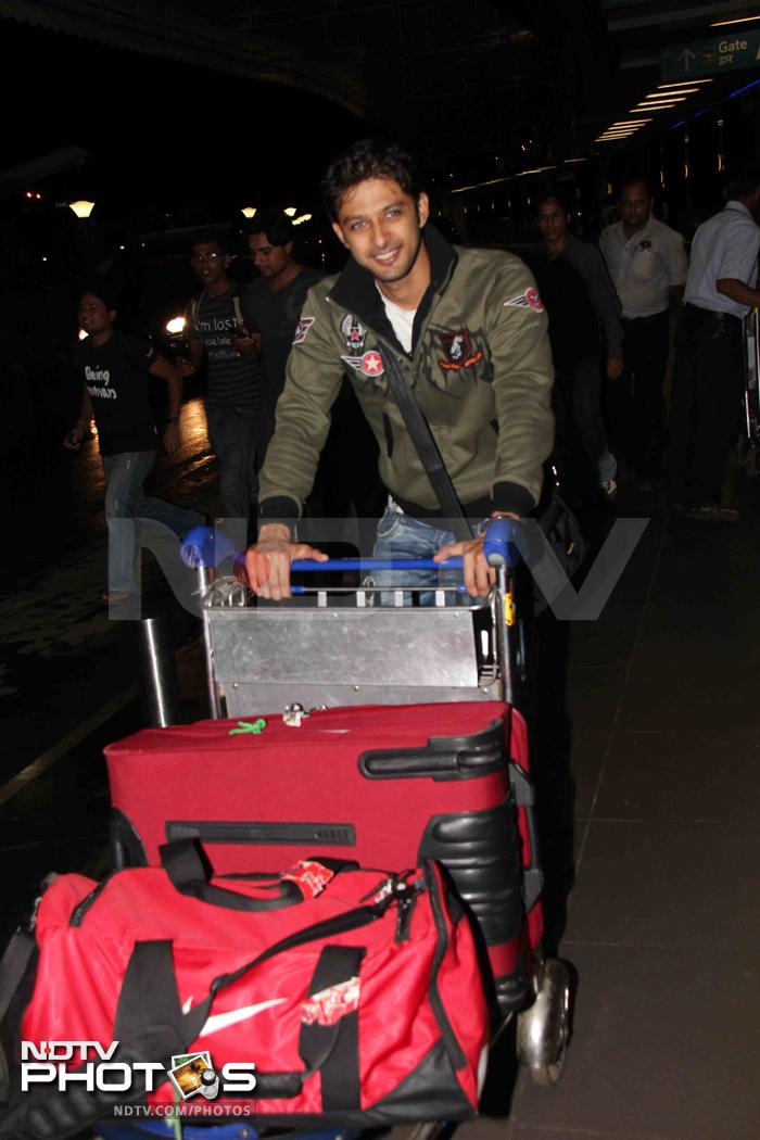 Stars leave for IIFA 2011