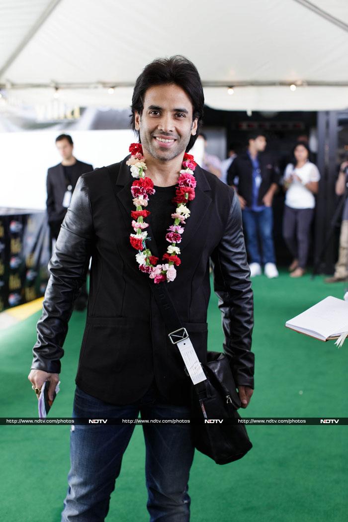 Actor Tusshar Kapoor looked travel-weary and carried the same expression to the IIFA green carpet that he had left Mumbai airport with.