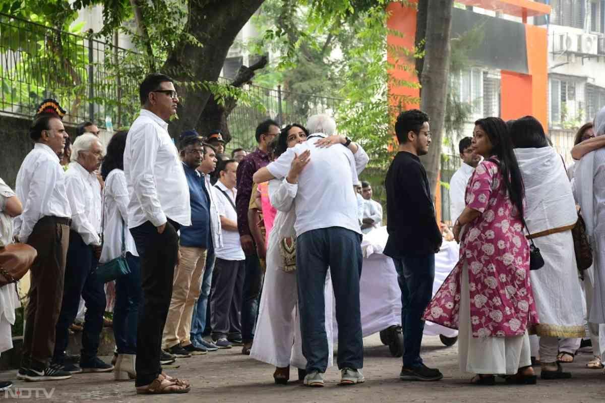 Divya Dutta arrives at the last rites of Shyam Benegal. (Courtesy: Varinder Chawla)