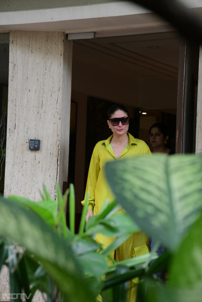 Kareena Kapoor was spotted in her casual best. (Image Courtesy: Varinder Chawla)