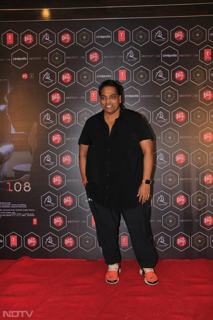 Ganesh Acharya posed for the shutterbugs on the red carpet. (Image Courtesy: Varinder Chawla)