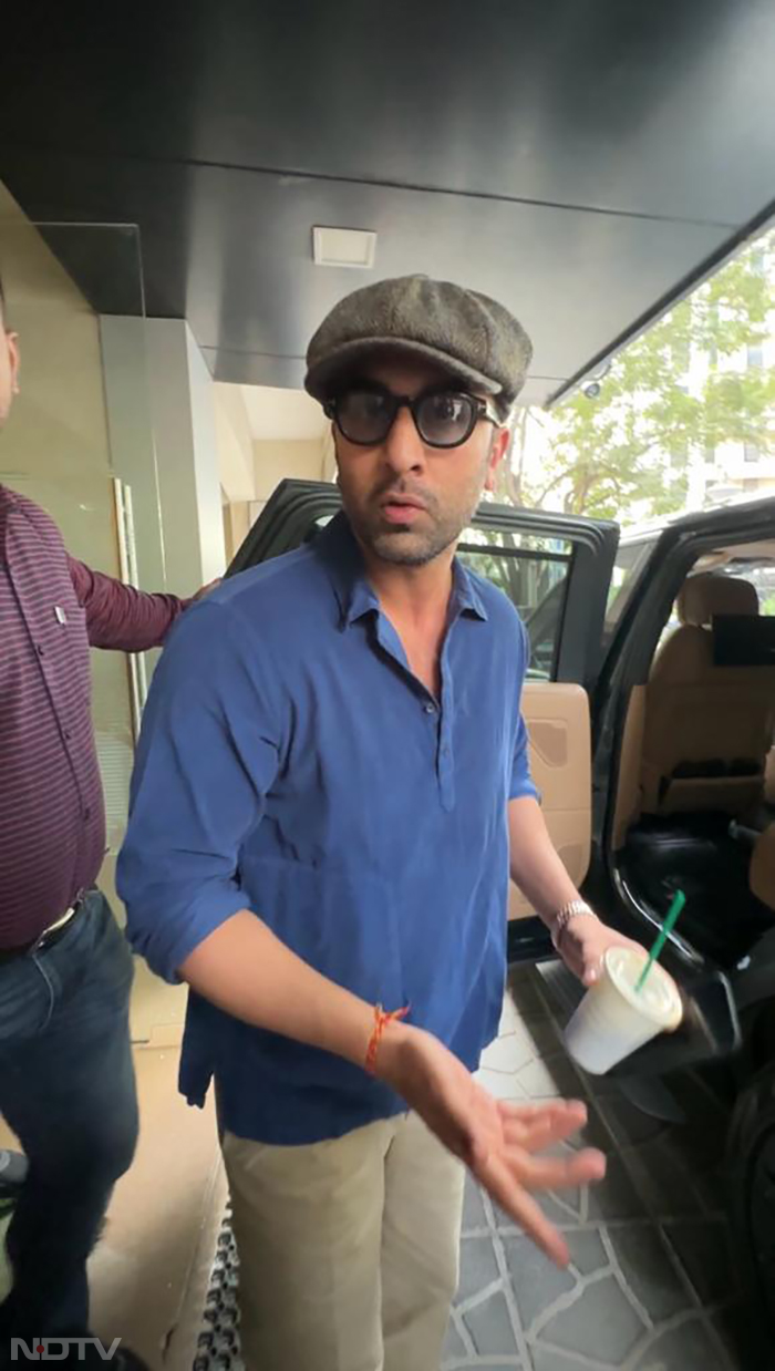 Photos: Ranbir Kapoor looks cool in casual as he gets snapped in the city