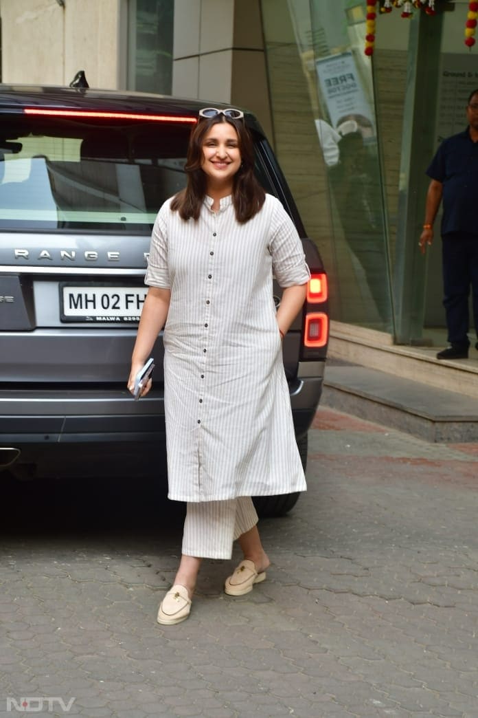 Parineeti Chopra wore an ethnic kurta set (Image courtesy: Varinder Chawla)