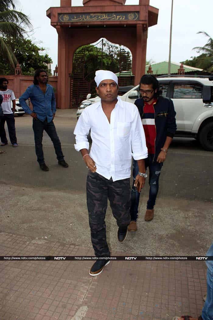 Inder Kumar\'s Funeral Attended By Ayub Khan And Others
