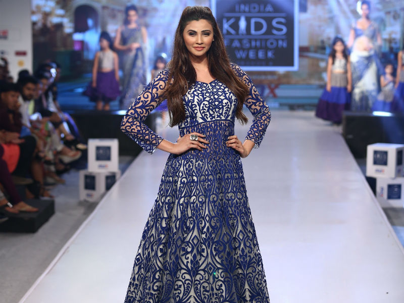 No Monday Blues For Daisy Shah