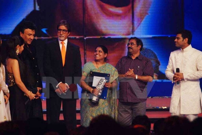 Sreeram and his parents on stage with Big B, Anu Malik and Sunidhi Chauhan.