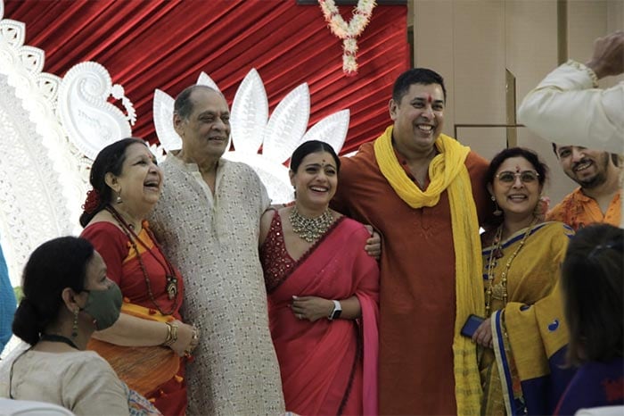 Kajol caught up with her family members at the <I>puja</i>.