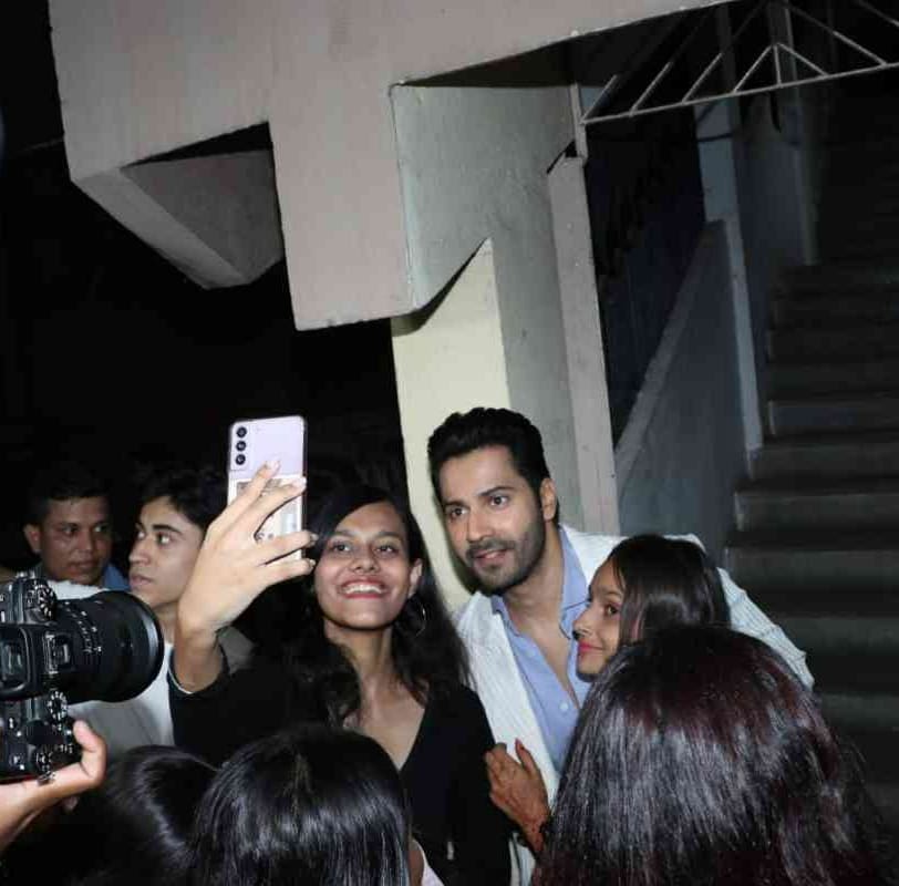 Varun Dhawan was pictured clicking selfies with fans (Image Courtesy: Varinder Chawla)