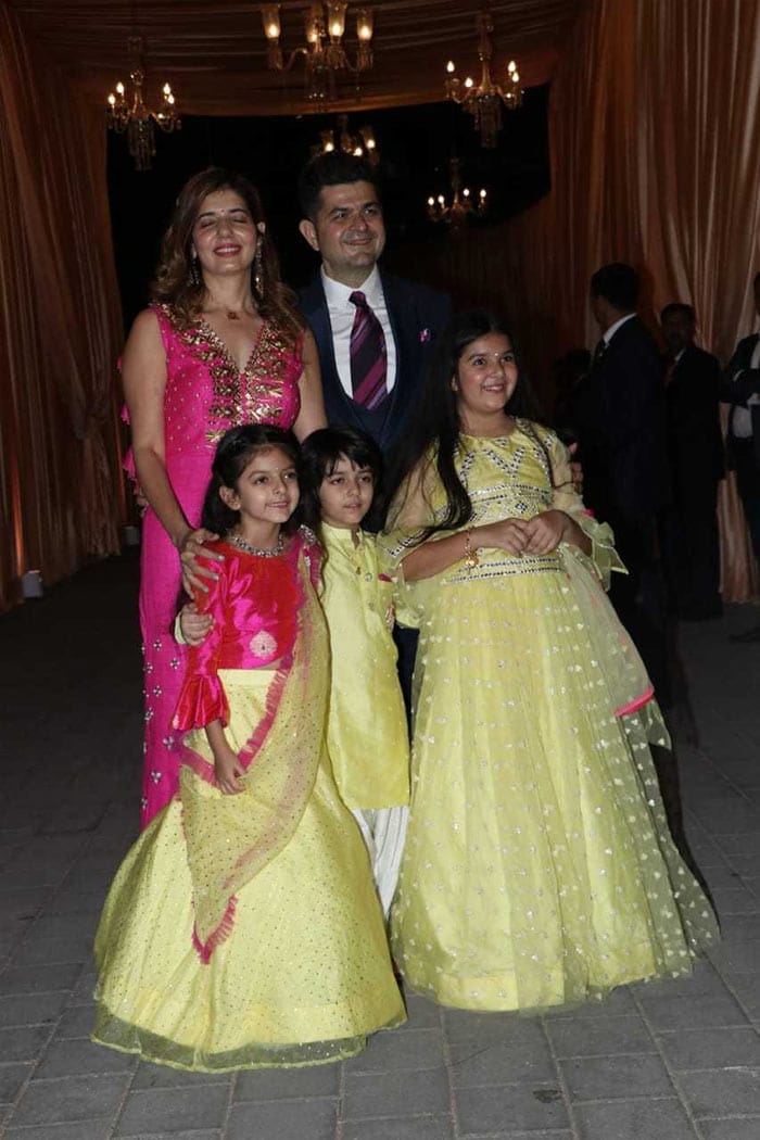 Jeetendra, Hema Malini, Sunny Deol Add Stardust To Isha Ambani\'s Wedding Reception In Mumbai