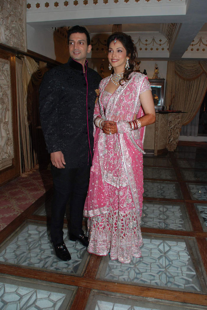 Isha Kopikkar\'s evening out with hubby