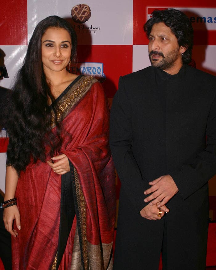 Vidya Balan and Arshad Warsi walked in together at the premiere of their movie <i>Ishqiya</i>. (Photo: IANS)