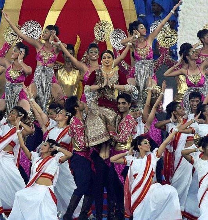 Aishwarya\'s Dola Re Jazbaa at ISL Opening Ceremony