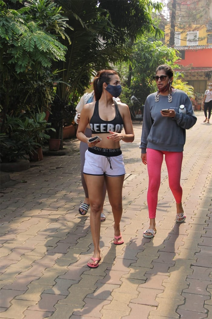 It\'s Gym Time For Sara Ali Khan And Malaika Arora