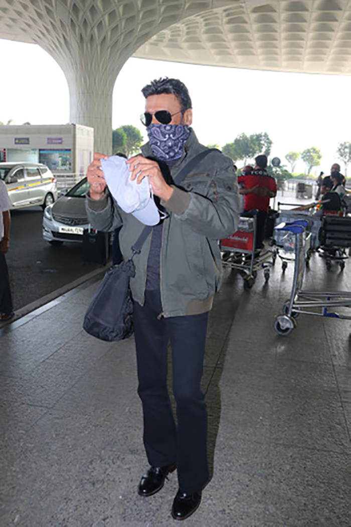 The New Airport Look: Guess This Actor Behind The Mask
