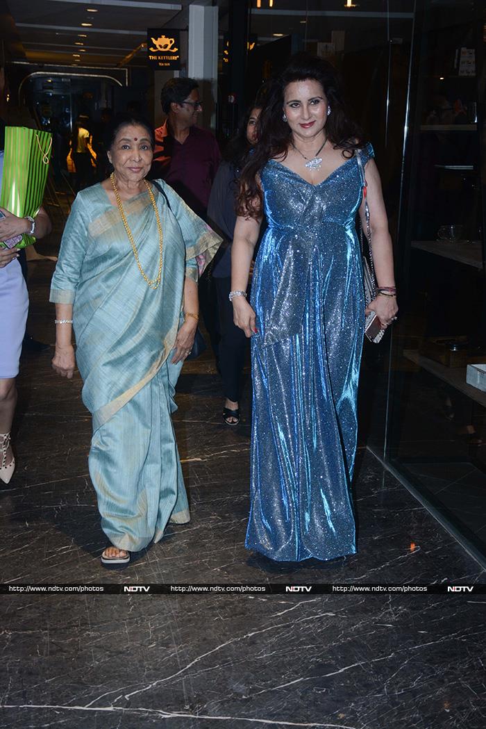 Jackie Shroff, Bhagyashree At Poonam Dhillon\'s Birthday Party