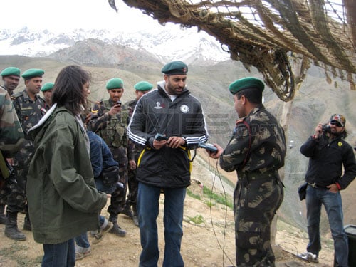 Following the route taken by jawans, Abhishek walked across the Zojilla Pass.