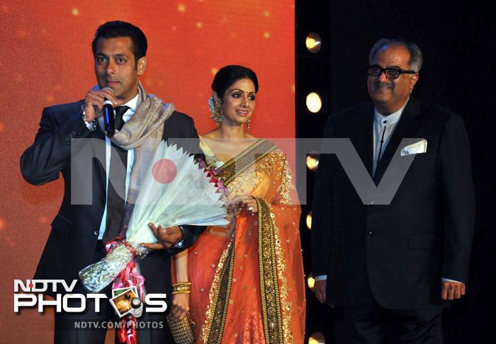 Bollywood glitters at Jai Maharashtra channel launch
