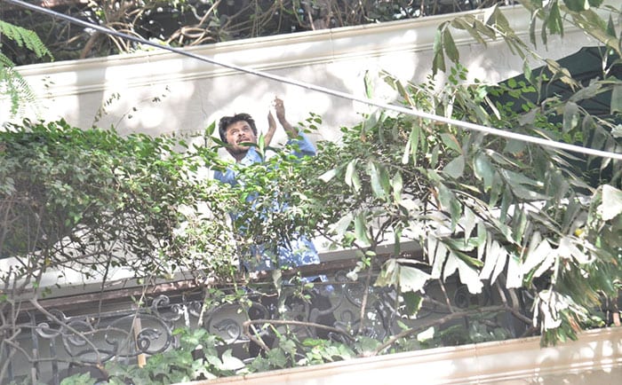 #JanataCurfew: बच्चन परिवार से लेकर दीपिका ने हीरोज को किया सलाम, देखें तस्वीरें...