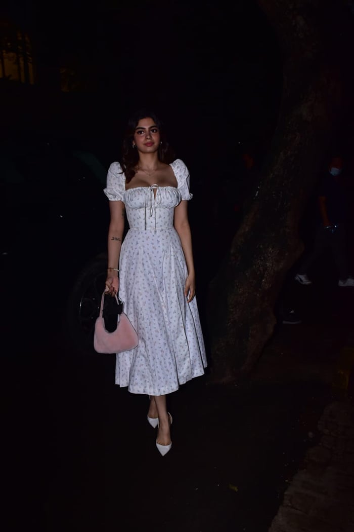 Her sister Khushi Kapoor wore a floral dress with a thigh-high slit.