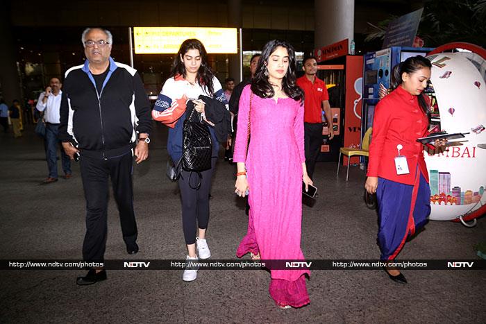 Janhvi Kapoor travelled with her father Boney Kapoor and sister Khushi.