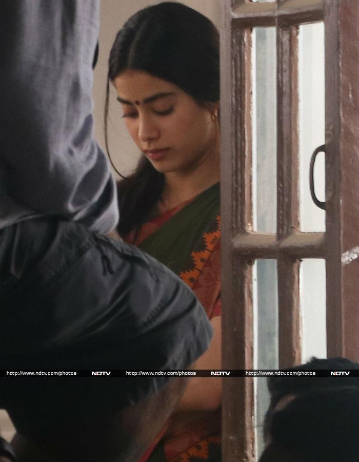 श्रीदेवी के निधन के बाद 'धड़क' के सेट पर लौटीं जाह्नवी कपूर