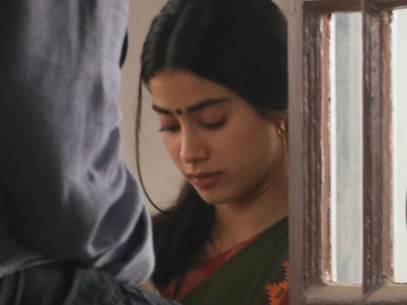 श्रीदेवी के निधन के बाद 'धड़क' के सेट पर लौटीं जाह्नवी कपूर