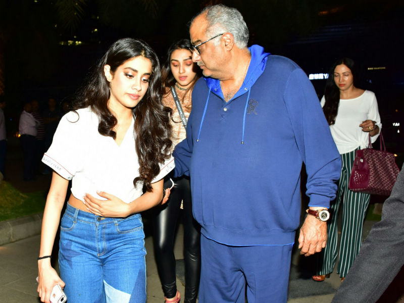 Janhvi, Khushi And Anshula Love To Eat Out Together