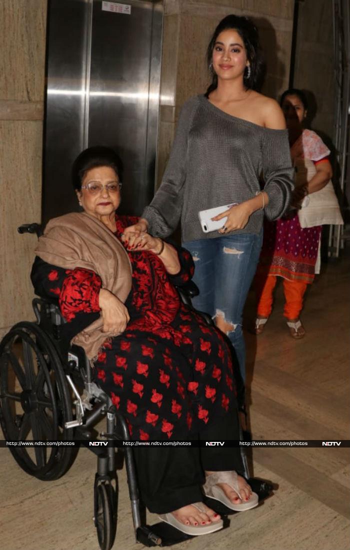 Janhvi Kapoor Screens Dhadak For Grandmom