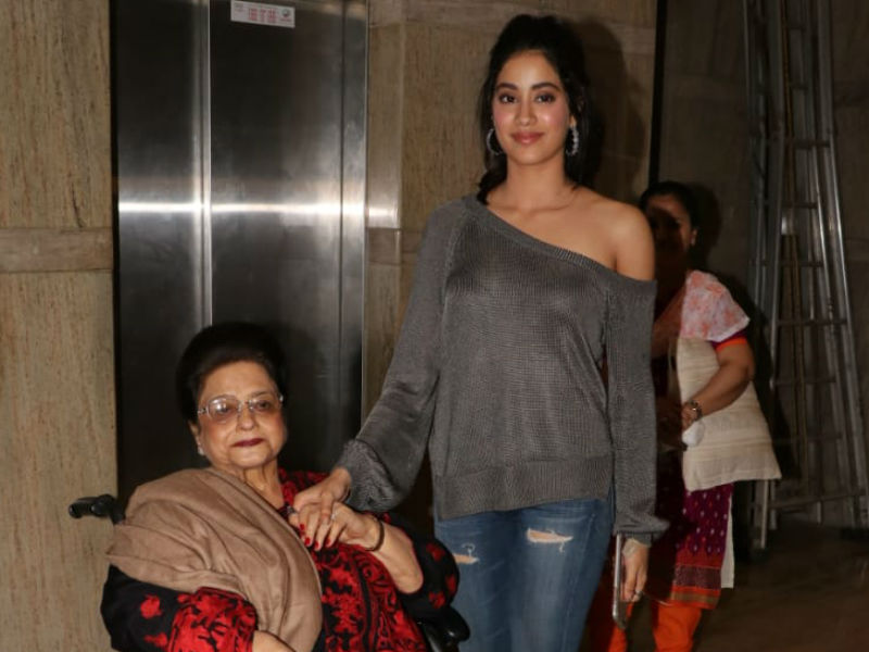 Janhvi Kapoor Screens <i>Dhadak</i> For Grandmom