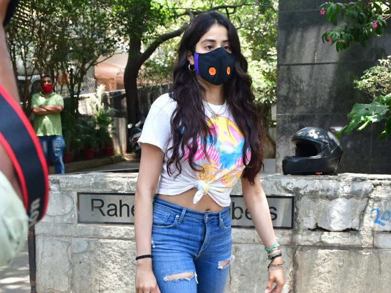 Let Janhvi Kapoor Teach You How To Rock A Casual Look Let Janhvi Kapoor Teach You How To Rock A Casual Look