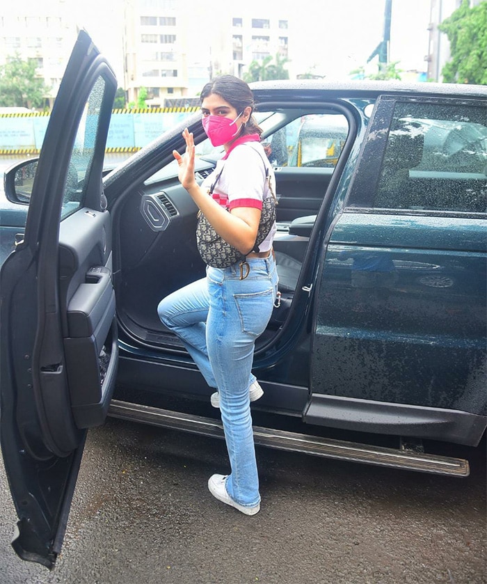 Janhvi\'s sister Khushi Kapoor was pictured in Juhu.