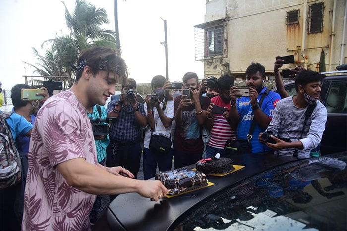 Former Bigg Boss contestant Asim Riaz celebrated his birthday with his fans.