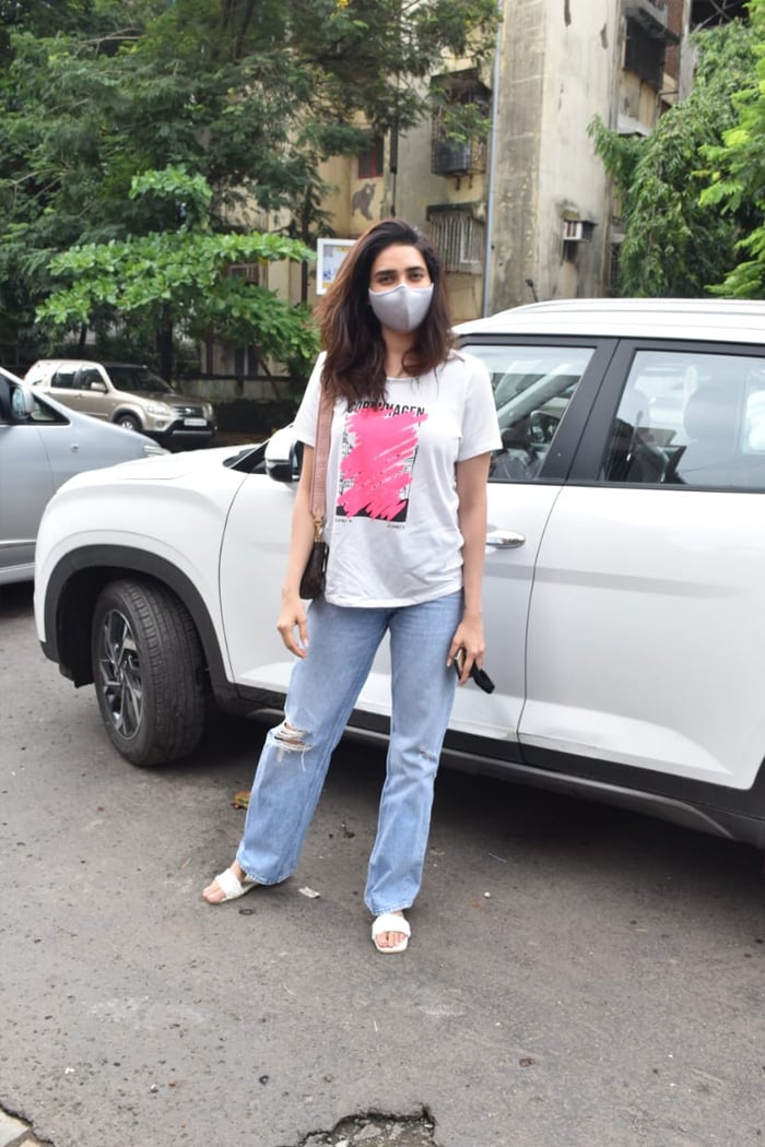 TV actress Karishma Tanna was spotted outside a clinic in Juhu.