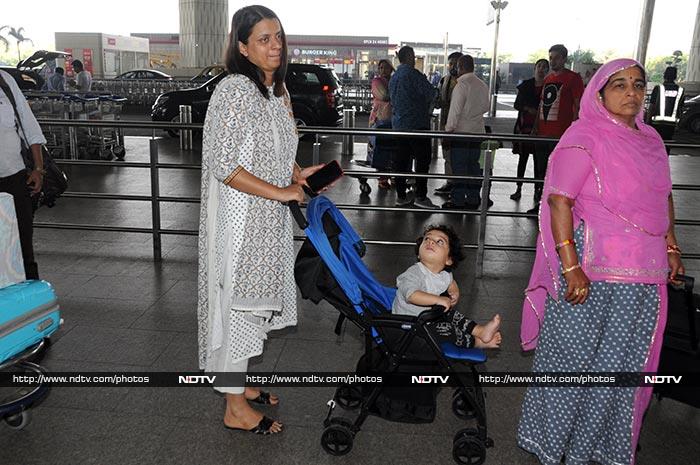 Janhvi And Khushi Giggled Their Way Through The Airport