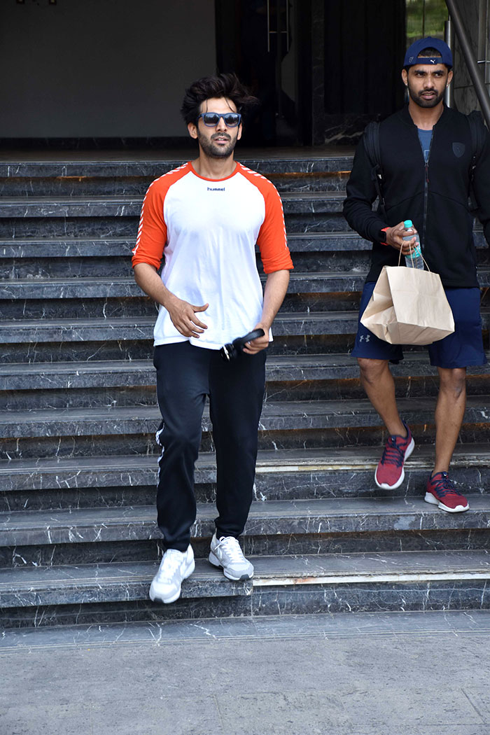 Kartik Aryan was spotted in a funky t-shirt and black trousers at a gym in Juhu