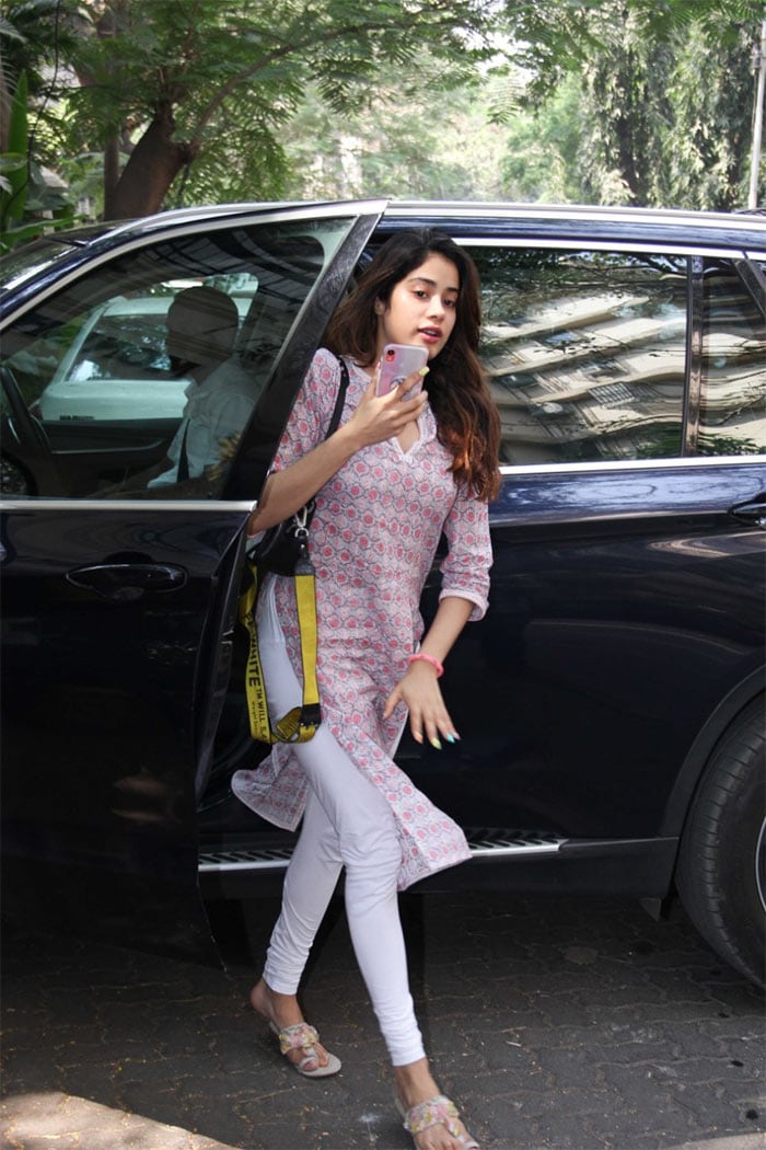 Catching Up With Janhvi Kapoor, Mira Rajput And Ranveer Singh