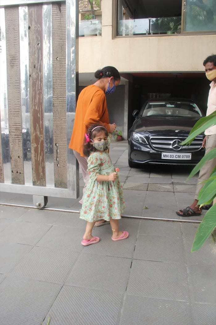Saif\'s niece Inaaya Kemmu was also photographed outside his residence.