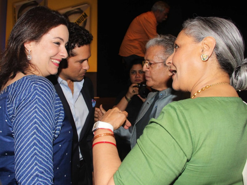Photo : Big B, Jaya, Sachin, Anjali's Conversation Over the Pandeymonium