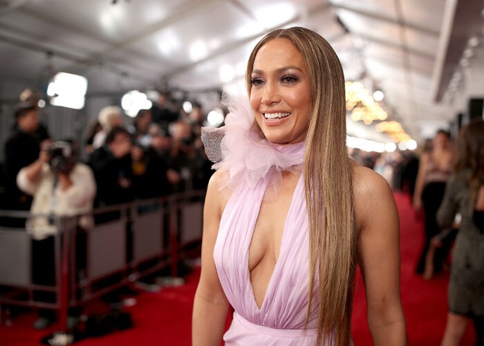 Grammys Red Carpet: Jennifer Lopez, Katy Perry\'s Fashion Fiesta