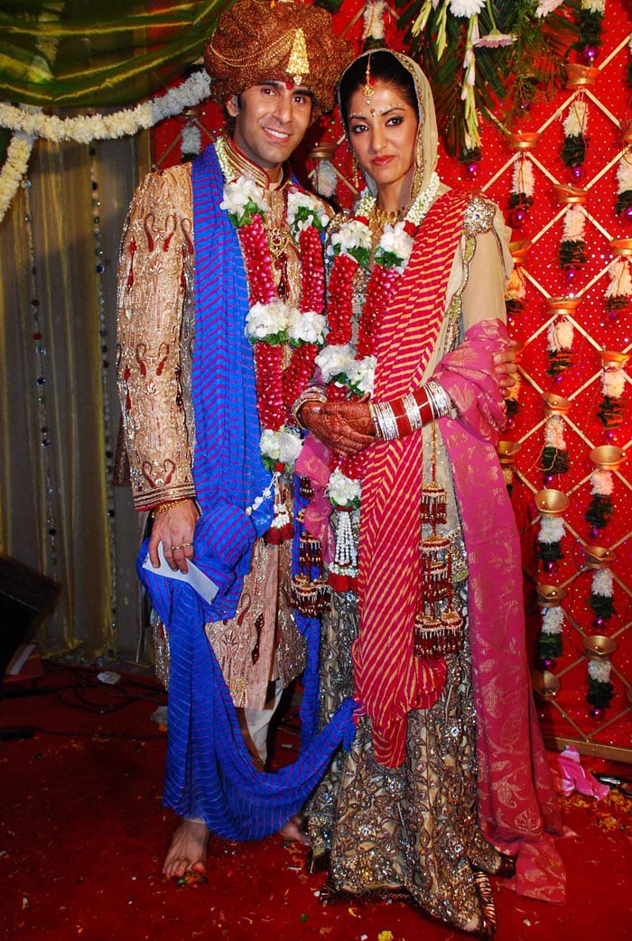 Supermodel Jesse Randhawa has tied the knot with dance choreographer Sandip Soparkkar.