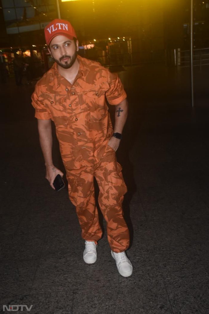 Dheeraj Dhoopar was spotted at the airport premises.  (Image Courtesy: Varinder Chawla)