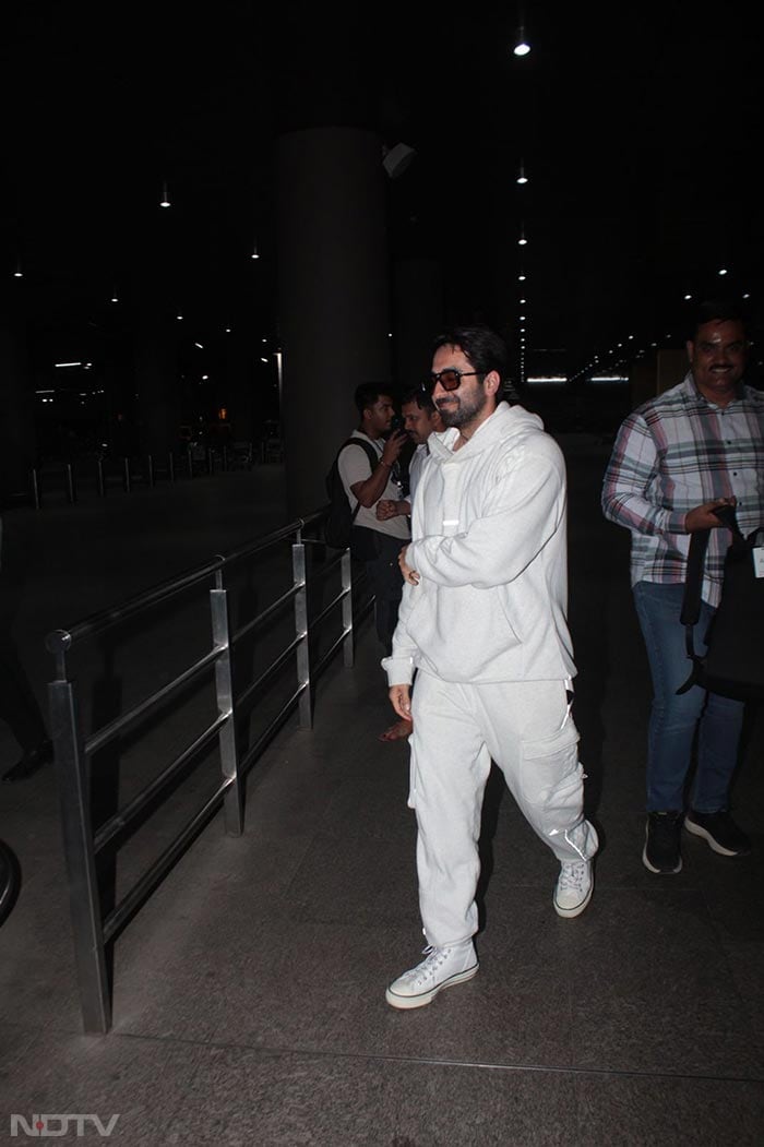 Ayushmann Khurrana was seen in an all white outfit. (Image courtesy-Varinder Chawla)