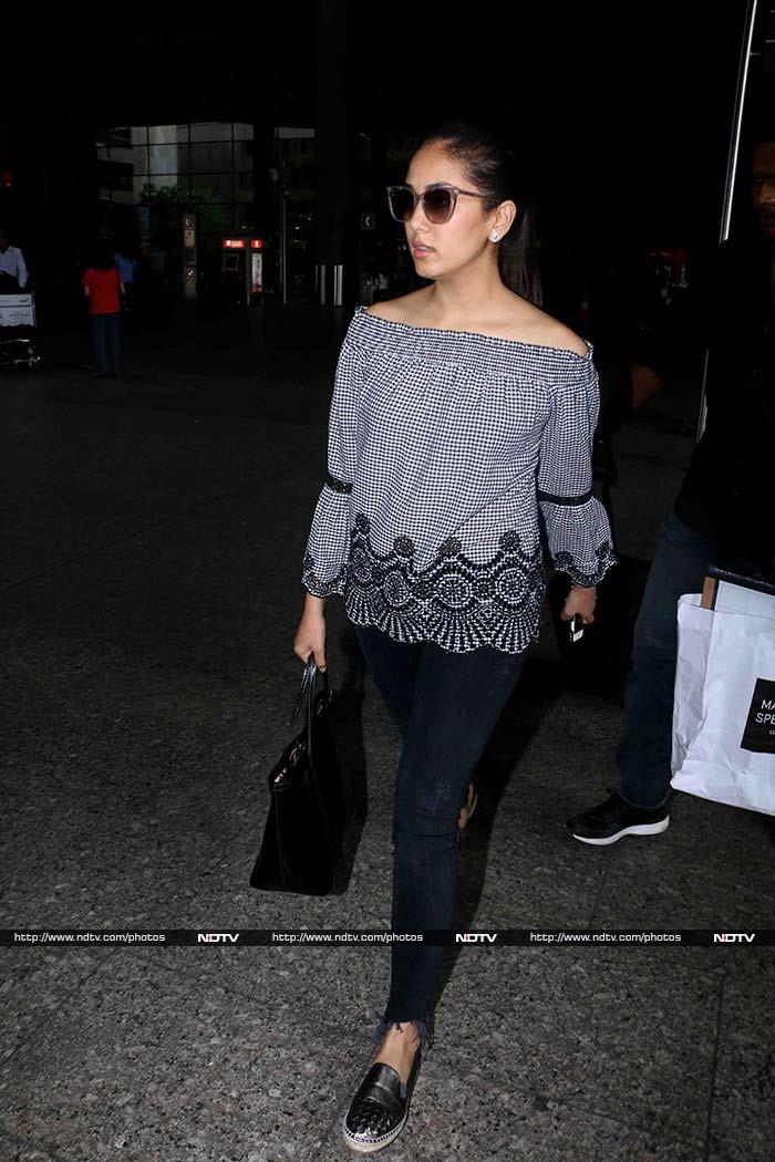 Hello There, Jhanvi Kapoor. So Chic At The Airport