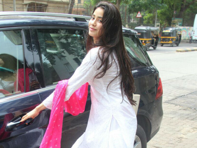 Jhanvi's Love For Dupattas Is All Of Us Actually