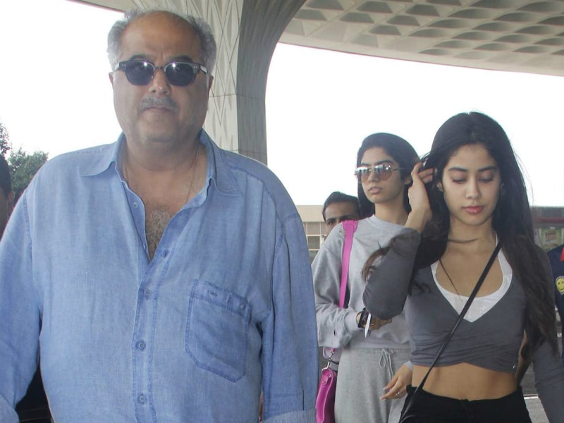 Photo : Jhanvi, Khushi Busy Bees, In And Out Of Mumbai In A Day