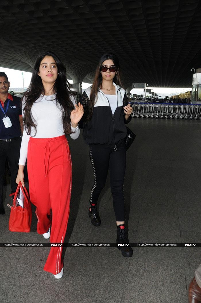 Jhanvi And Khushi Make The Airport A Pretty Place
