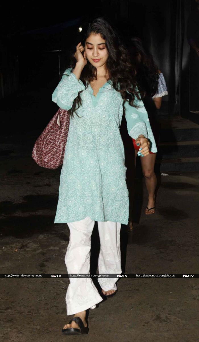 Jhanvi wore a <i>chikankari kurta</i> with complementary white pants.