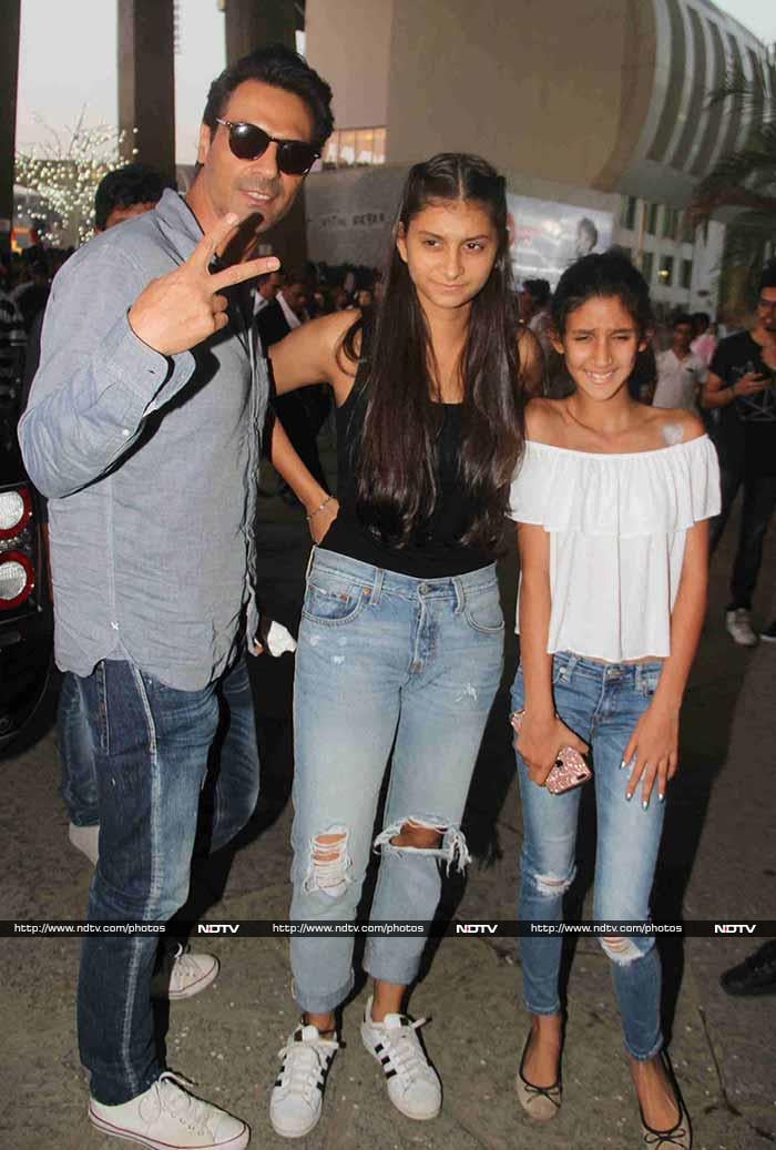 Sridevi, Khushi, Alia And Others Spotted At Justin Bieber Concert