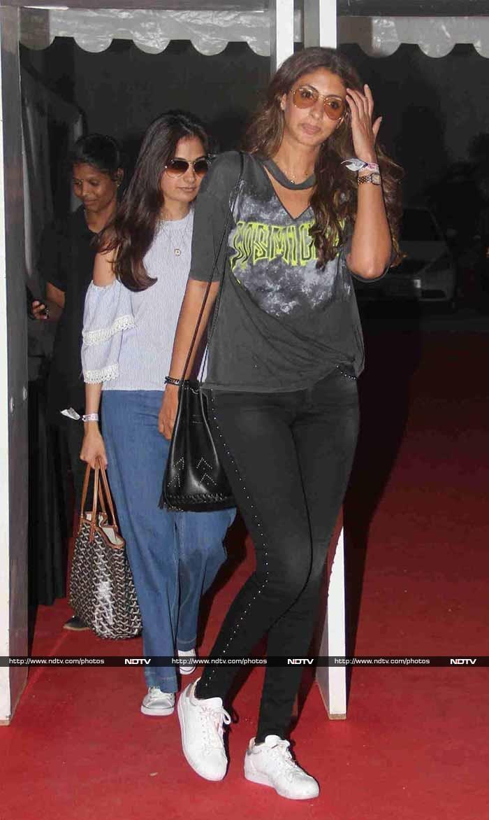 Sridevi, Khushi, Alia And Others Spotted At Justin Bieber Concert